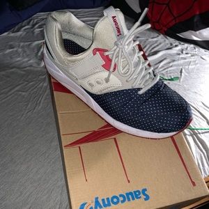 Sauconys shoes size 10.5